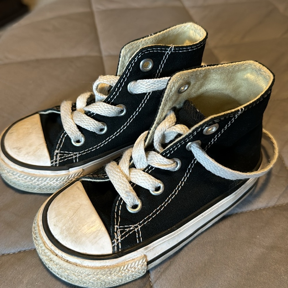 Infant Converse size 5